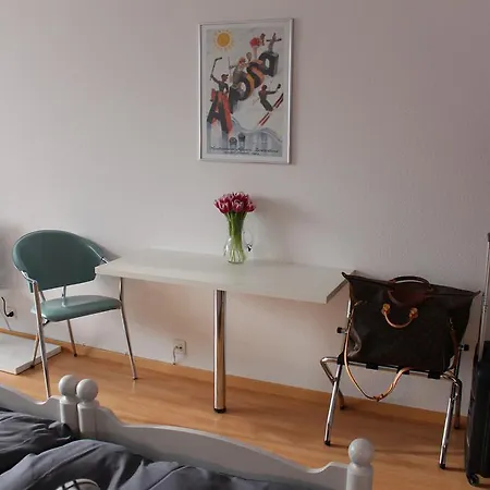 Bellevue Apartment *